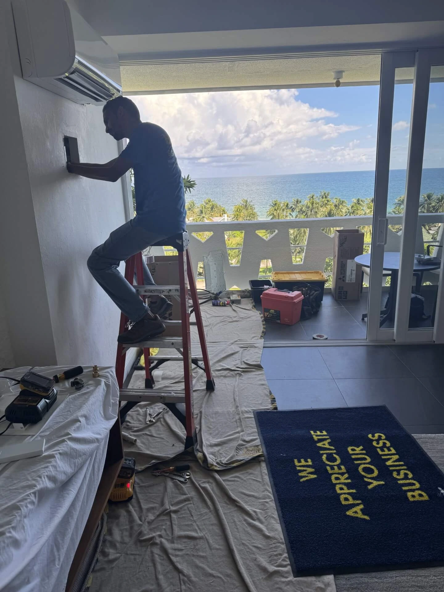 expert-doing-air-conditioning-repair-Coral-Springs